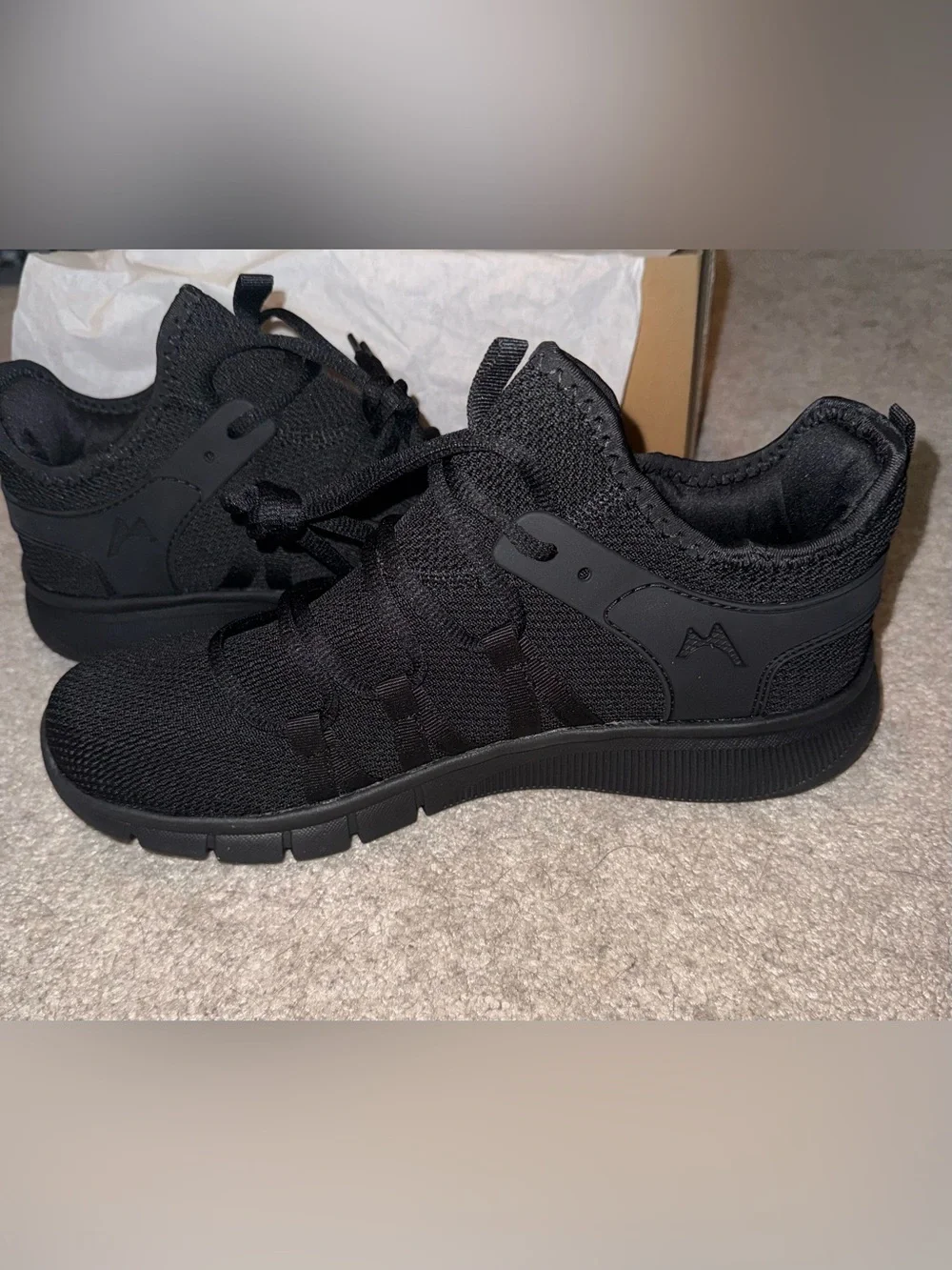 NWT Unisex INZCOU Tennis Gym Shoes (Size W10/M9)